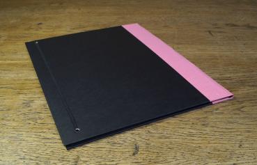 Preview: Schwarze Sammelmappe, rosa Leinen